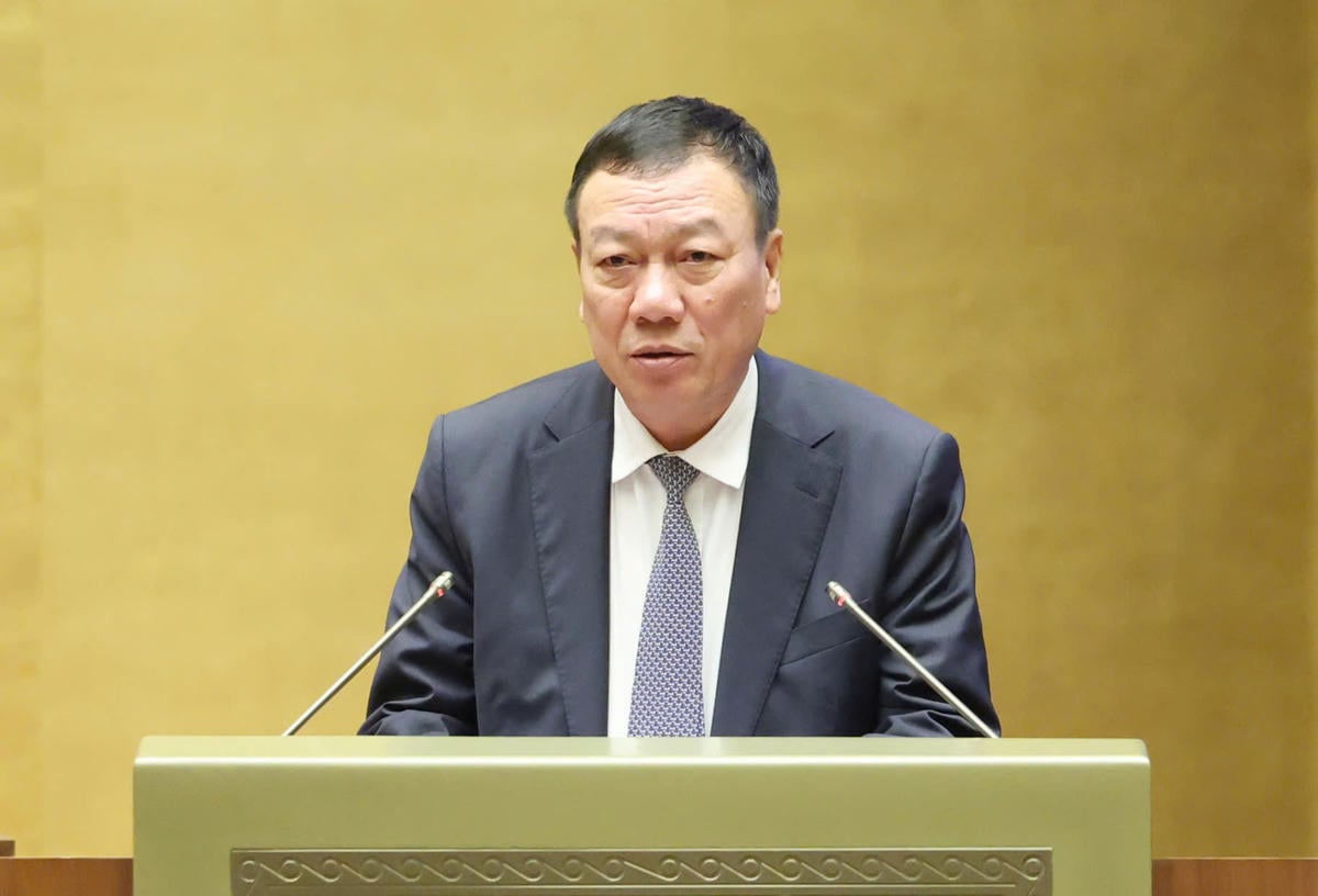 La corrupción, el despilfarro y la negatividad en algunas áreas siguen siendo complicadas. Tình trạng tham nhũng, lãng phí, tiêu cực trên một số lĩnh vực còn diễn biến phức tạp