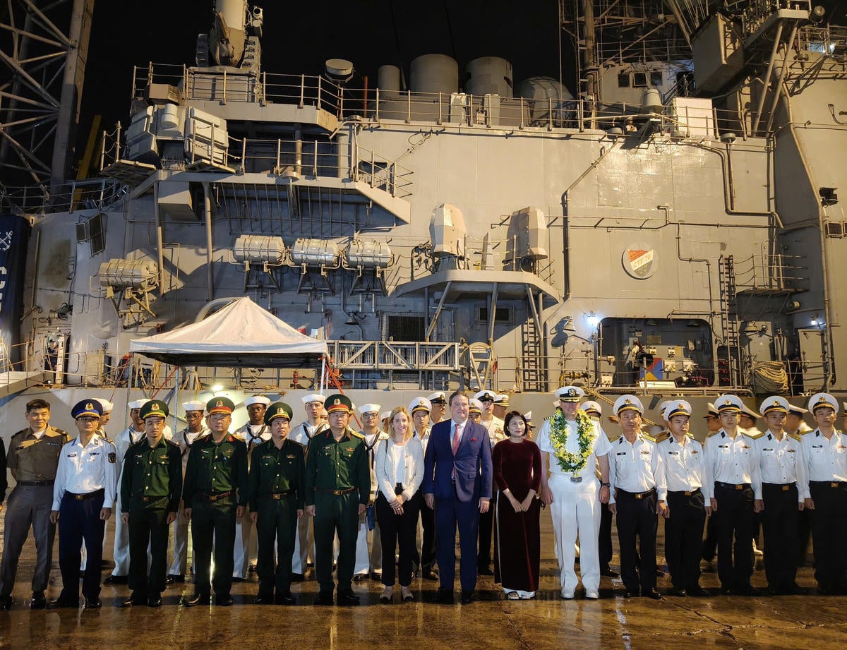 Welcoming ceremony for the US Navy ship at Tien Sa Port. Photo: Nguyen Tu.