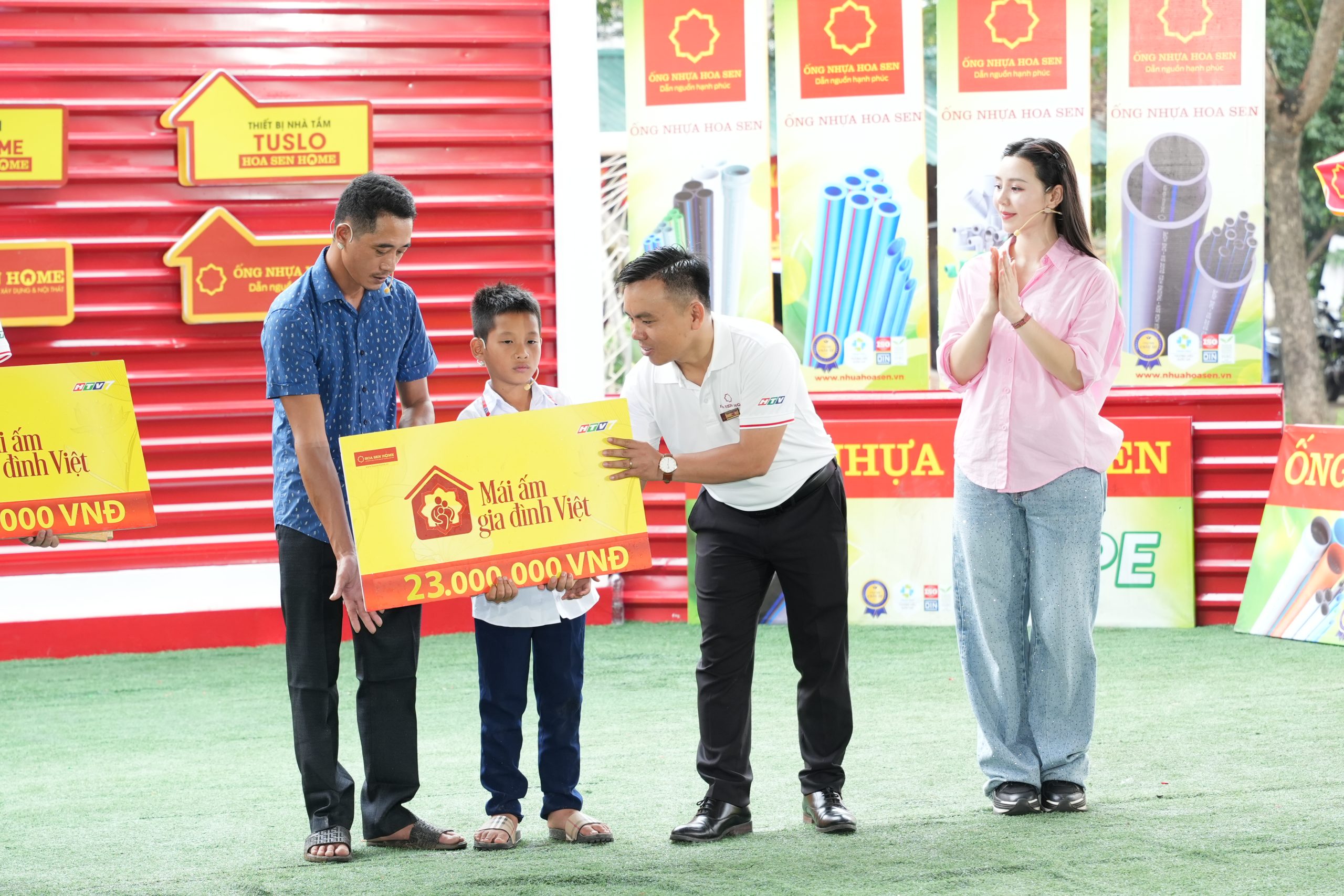 A família de Nguyen Minh Tu ficou em segundo lugar, com 23 milhões de VND.