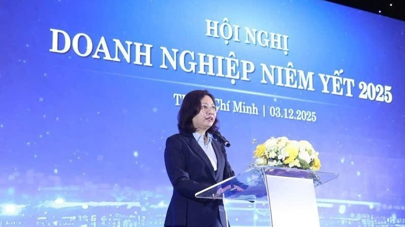 ທ່ານນາງ ວູທິຈັນຟອງ, ປະທານຄະນະກຳມະການຫຼັກຊັບແຫ່ງລັດ ກ່າວຄຳເຫັນທີ່ກອງປະຊຸມ.