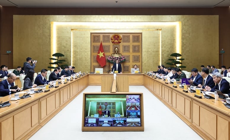 ترأس رئيس الوزراء فام مينه تشينه اجتماعًا مع الوزارات والفروع والوكالات المركزية واجتماعات عبر الإنترنت مع المحليات بشأن تنفيذ Thủ tướng Chính phủ Phạm Minh Chính chủ trì họp với các bộ, ngành, cơ quan Trung ương, trực tuyến với các địa phương về tình hình thực hiện 'Chiến dịch Quang Trung' - Ảnh: VGP/Nhật Bắc