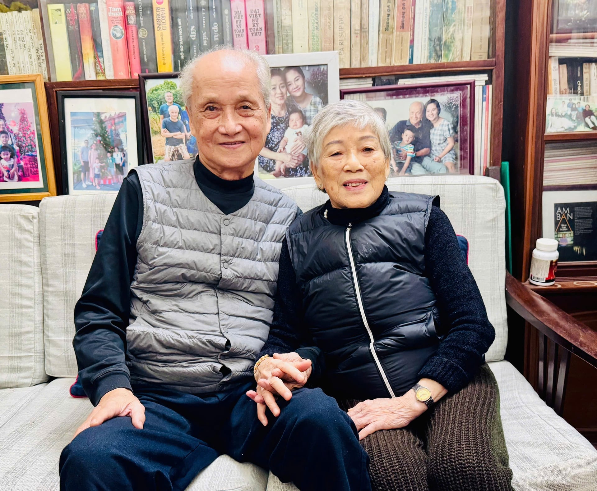 Nhà văn Trần Kim Thành và vợ. Ảnh: Trần Hoàng Thiên Kim.