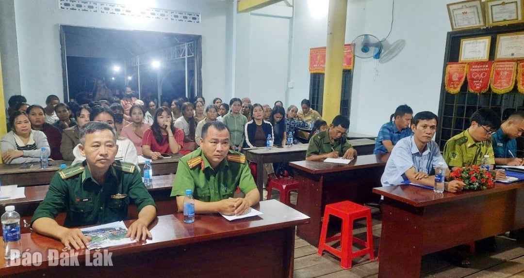 מושב תעמולה משפטי נערך בקומונה שעל הגבול בואון דון.