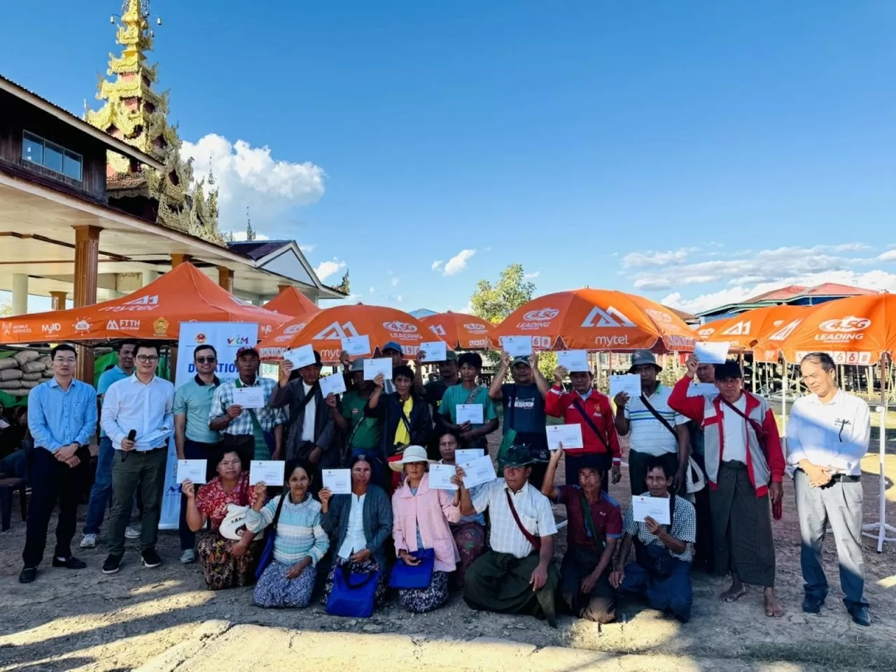 Vietnam is a responsible and trustworthy friend, always standing side by side with the people of Myanmar. Việt Nam là người bạn trách nhiệm, tin cậy, luôn sát cánh cùng nhân dân Myanmar