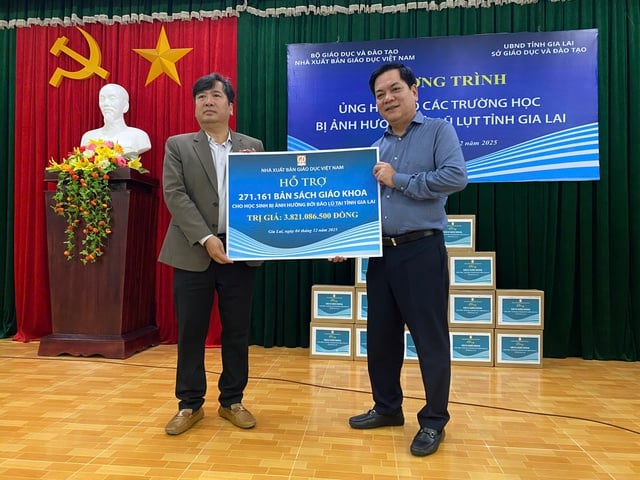 NXB Giáo dục Việt Nam tiếp tục tặng gần 1 triệu bản SGK cho vùng lũ - Ảnh 2.