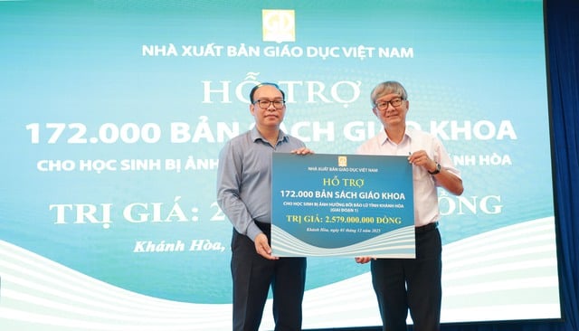 NXB Giáo dục Việt Nam tiếp tục tặng gần 1 triệu bản SGK cho vùng lũ - Ảnh 4.