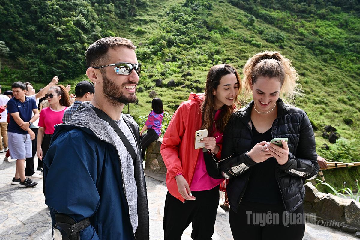 Tuyên Quang: “Số hóa” để tham gia giao thông an toàn lên cao nguyên đá - Ảnh 1.