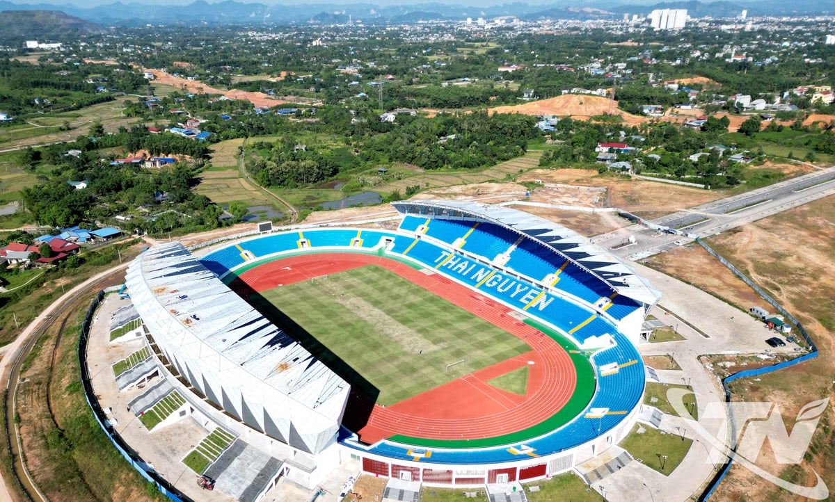 ໃນເວລາພຽງ 10 ວັນເທົ່ານັ້ນ, ງານແຂ່ງຂັນກິລາບານເຕະໄທ ຫງວຽນສີ່ ປີ 2025 ຈະໄຂຂຶ້ນຢ່າງເປັນທາງການຢູ່ສະໜາມຫຼວງ (ໄດ້ຮັບມາດຕະຖານສາກົນ), ສັນຍາວ່າຈະດຶງດູດບັນດາການແຂ່ງຂັນທີ່ໜ້າຕື່ນເຕັ້ນ.