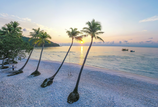 ភ្ញៀវទេសចរណ៍អាស៊ីទៅ Phu Quoc កើនឡើងយ៉ាងខ្លាំងនៅចុងឆ្នាំ - រូបថត ៣. Khách châu Á tới Phú Quốc tăng mạnh dịp cuối năm- Ảnh 3.