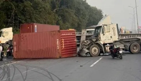 ហេតុការណ៍គ្រោះថ្នាក់ចរាចរណ៍បង្កឲ្យមានការកកស្ទះយ៉ាងធ្ងន់ធ្ងរលើកំណាត់ផ្លូវជាតិលេខ៥១