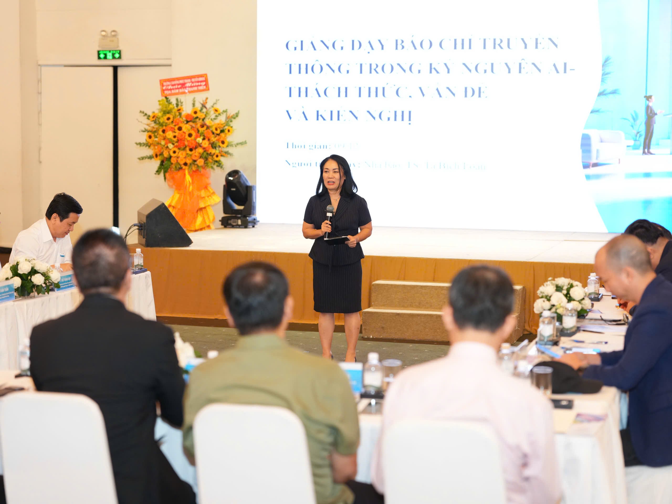 Báo chí ứng dụng AI nhưng cách nào vẫn giữ được nhân văn, bản sắc? - Ảnh 2.