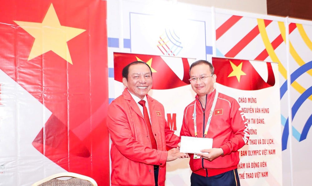 Minister Nguyen Van Hung visits and encourages the Vietnamese Sports Delegation - photo 4