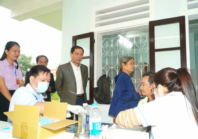 ទីក្រុង Hue៖ លទ្ធផលវិជ្ជមានជាច្រើនក្នុងការងារប្រជាជន និងអភិវឌ្ឍន៍ក្នុងឆ្នាំ ២០២៥ - រូបថត ១. Thành phố Huế: Nhiều kết quả tích cực trong công tác Dân số và Phát triển năm 2025- Ảnh 1.