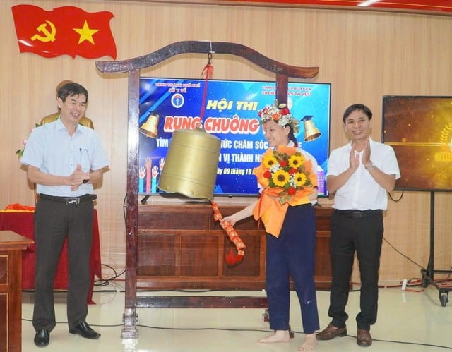 ទីក្រុង Hue៖ លទ្ធផលវិជ្ជមានជាច្រើនក្នុងការងារប្រជាជន និងអភិវឌ្ឍន៍ក្នុងឆ្នាំ ២០២៥ - រូបថត ២. Thành phố Huế: Nhiều kết quả tích cực trong công tác Dân số và Phát triển năm 2025- Ảnh 2.