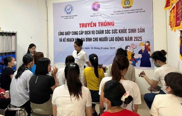 ទីក្រុង Hue៖ លទ្ធផលវិជ្ជមានជាច្រើនក្នុងការងារប្រជាជន និងអភិវឌ្ឍន៍ក្នុងឆ្នាំ ២០២៥ - រូបថត ៣. Thành phố Huế: Nhiều kết quả tích cực trong công tác Dân số và Phát triển năm 2025- Ảnh 3.