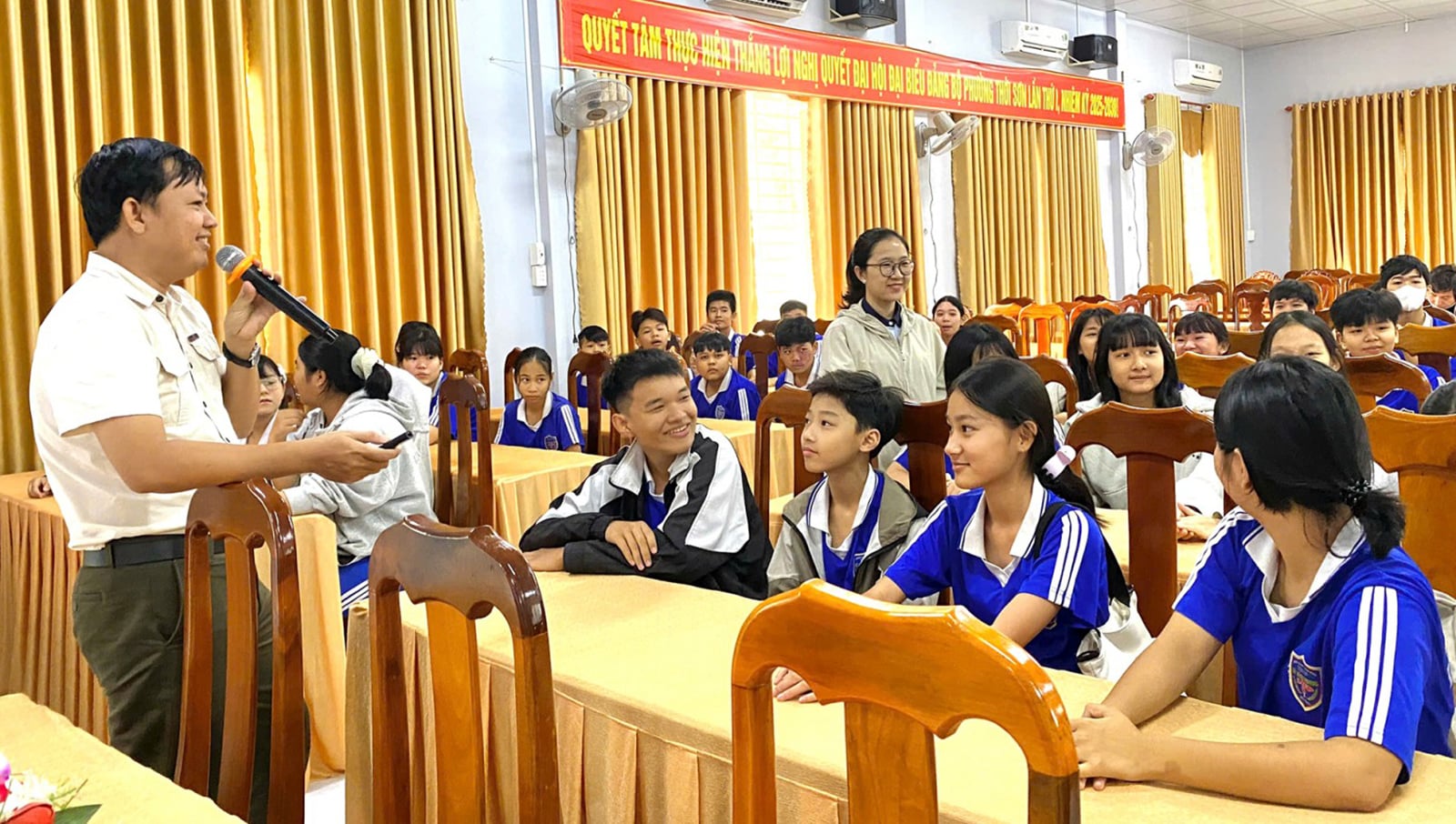 Kommunikation om barnskydd på internet i Thoi Son-distriktet