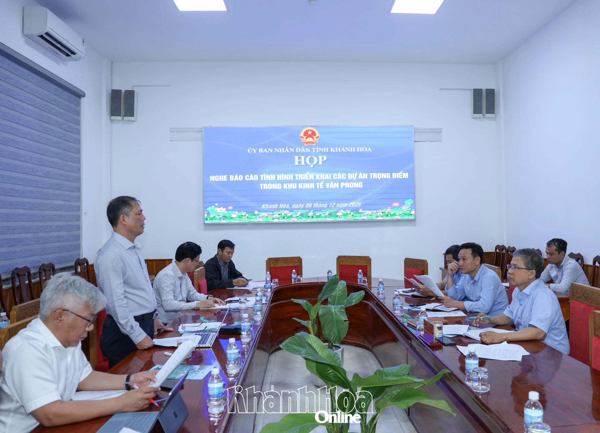 ទិដ្ឋភាពប្រជុំ។