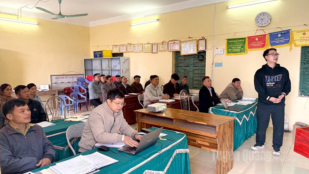 نمایندگان شرکت کننده در کارگاه آموزشی در روستای خائو ترانگ، بخش هونگ تای.