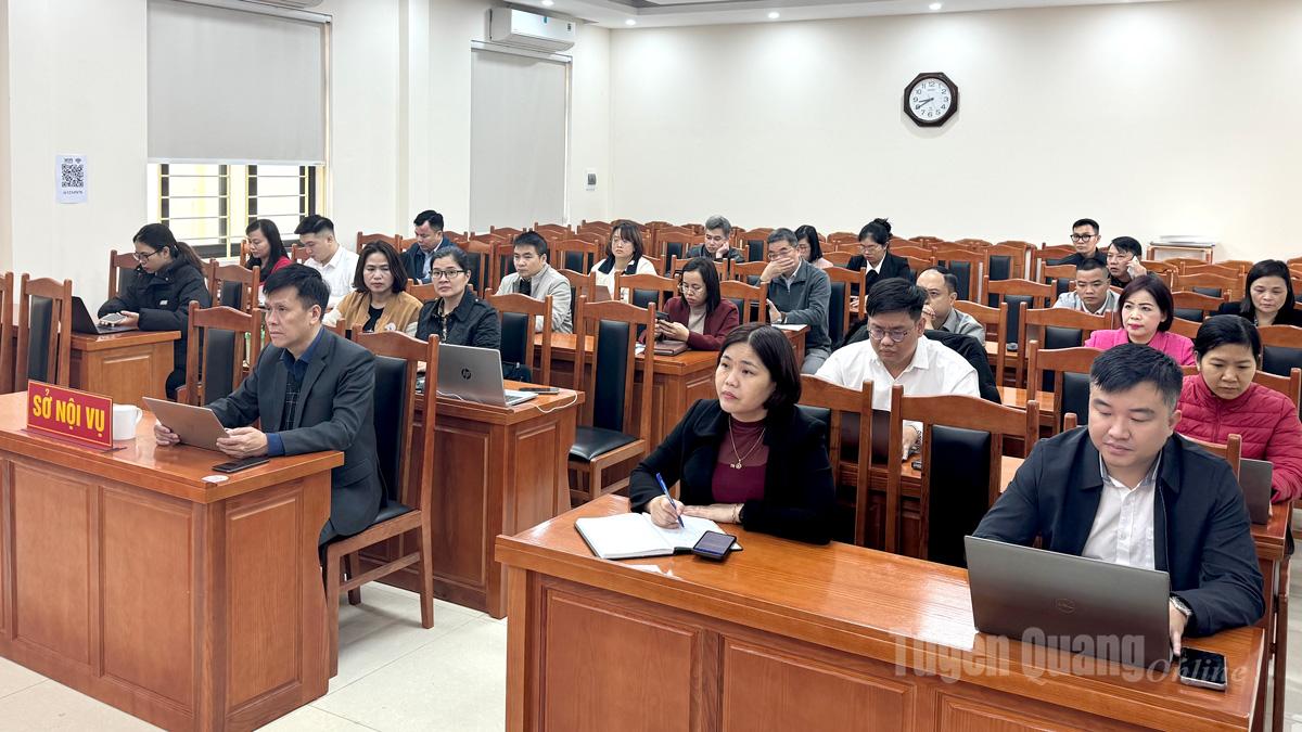 Cán bộ các sở, ngành tập huấn công tác cải cách hành chính.