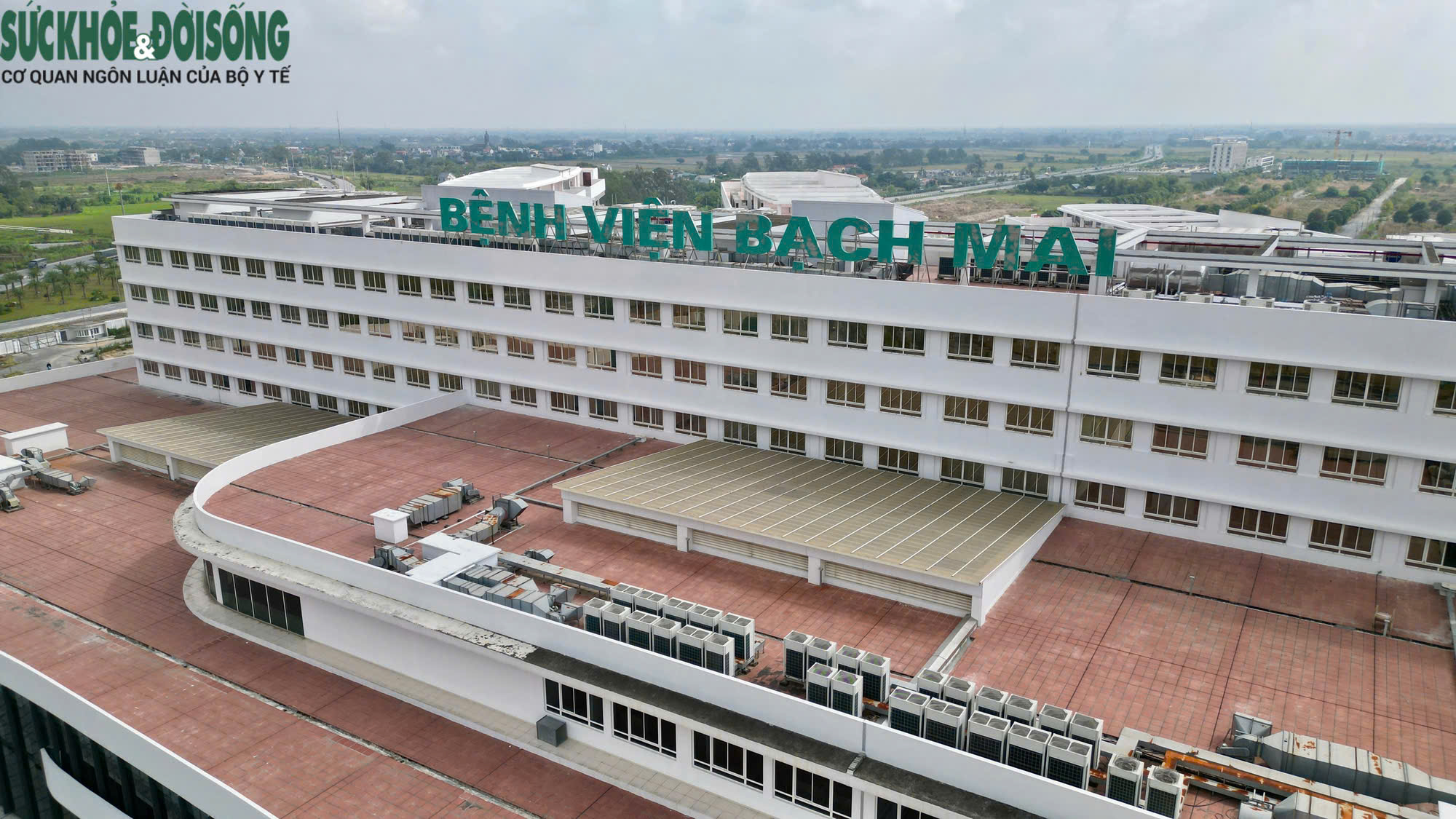 December 9-én több mint 300 ágyat helyeztek el a Bach Mai Kórház második, betegek fogadására alkalmas létesítményében - 2. kép. Ngày 9/12 lắp đặt hơn 300 giường tại cơ sở 2 Bệnh viện Bạch Mai, sẵn sàng phục vụ người bệnh- Ảnh 2.