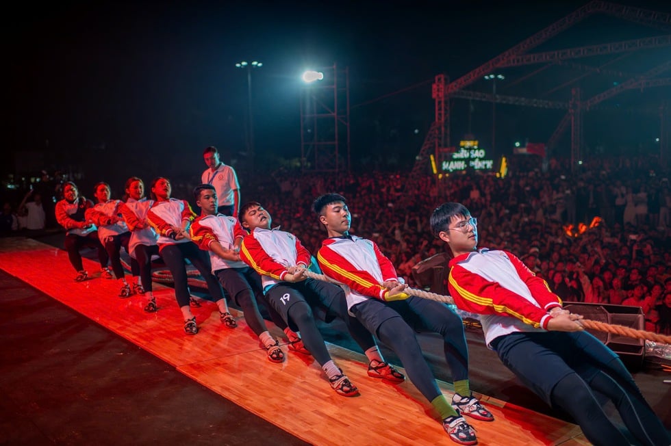 Atracția stranie a campionatului de tras la mâner, la scară profesională - Fotografia 3. Sức lôi cuốn kỳ lạ của giải vô địch kéo co, quy mô tổ chức chuyên nghiệp- Ảnh 3.