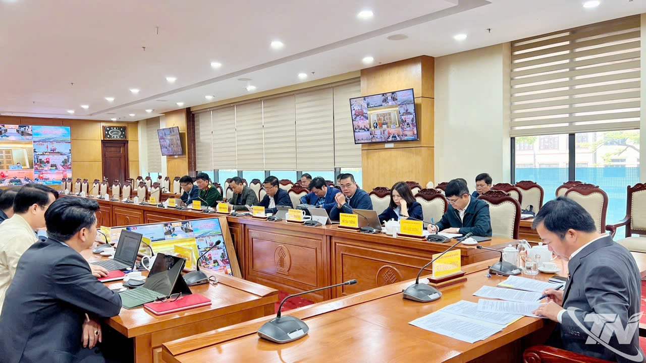 Thai Nguyen köprü noktasındaki konferansa katılan delegeler.