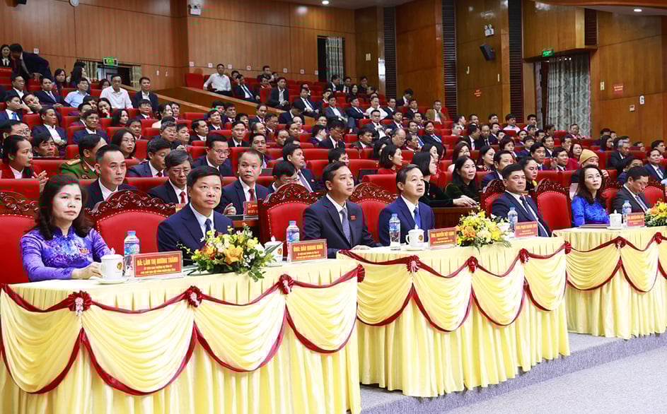 Delegierte bei der 8. Sitzung des Volksrats. Foto: Informationsportal Bac Ninh. Các đại biểu dự kỳ họp thứ 8 HĐND. Ảnh: Cổng thông tin Bắc Ninh.
