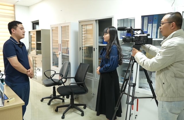 'Ánh sáng phía cuối đường' và những người kể chuyện từ tuyến đầu phòng, chống HIV/AIDS- Ảnh 5.