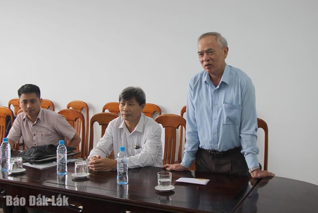 អនុប្រធាននាយកដ្ឋានសំណង់ លោក Nguyen Tan Chan បានចែករំលែកការលំបាករបស់មូលដ្ឋានក្នុងការជម្នះការខូចខាតក្រោយគ្រោះធម្មជាតិ។