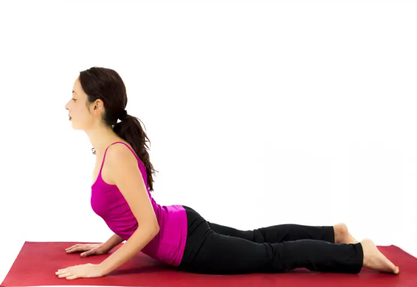 10 posturas de ioga para iluminar a pele opaca no inverno - Foto 4. 10 tư thế yoga giúp làm sáng làn da xỉn màu trong mùa đông- Ảnh 4.