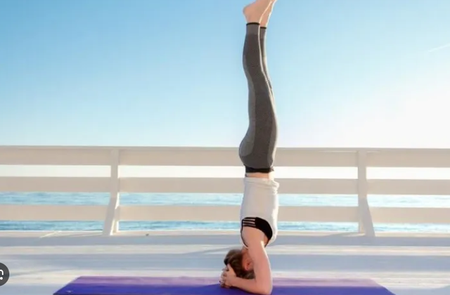 10 posturas de ioga para iluminar a pele opaca no inverno - Foto 7. 10 tư thế yoga giúp làm sáng làn da xỉn màu trong mùa đông- Ảnh 7.