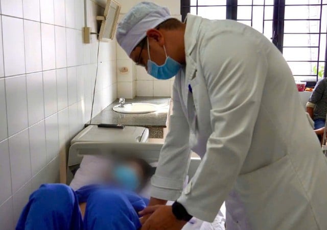 Menyelamatkan pasien dengan pankreatitis kistik besar menggunakan teknik yang pertama kali dilakukan di Delta Mekong - Foto 1. Cứu bệnh nhân viêm tụy có nang lớn bằng kỹ thuật lần đầu được thực hiện ở Đồng bằng sông Cửu Long- Ảnh 1.