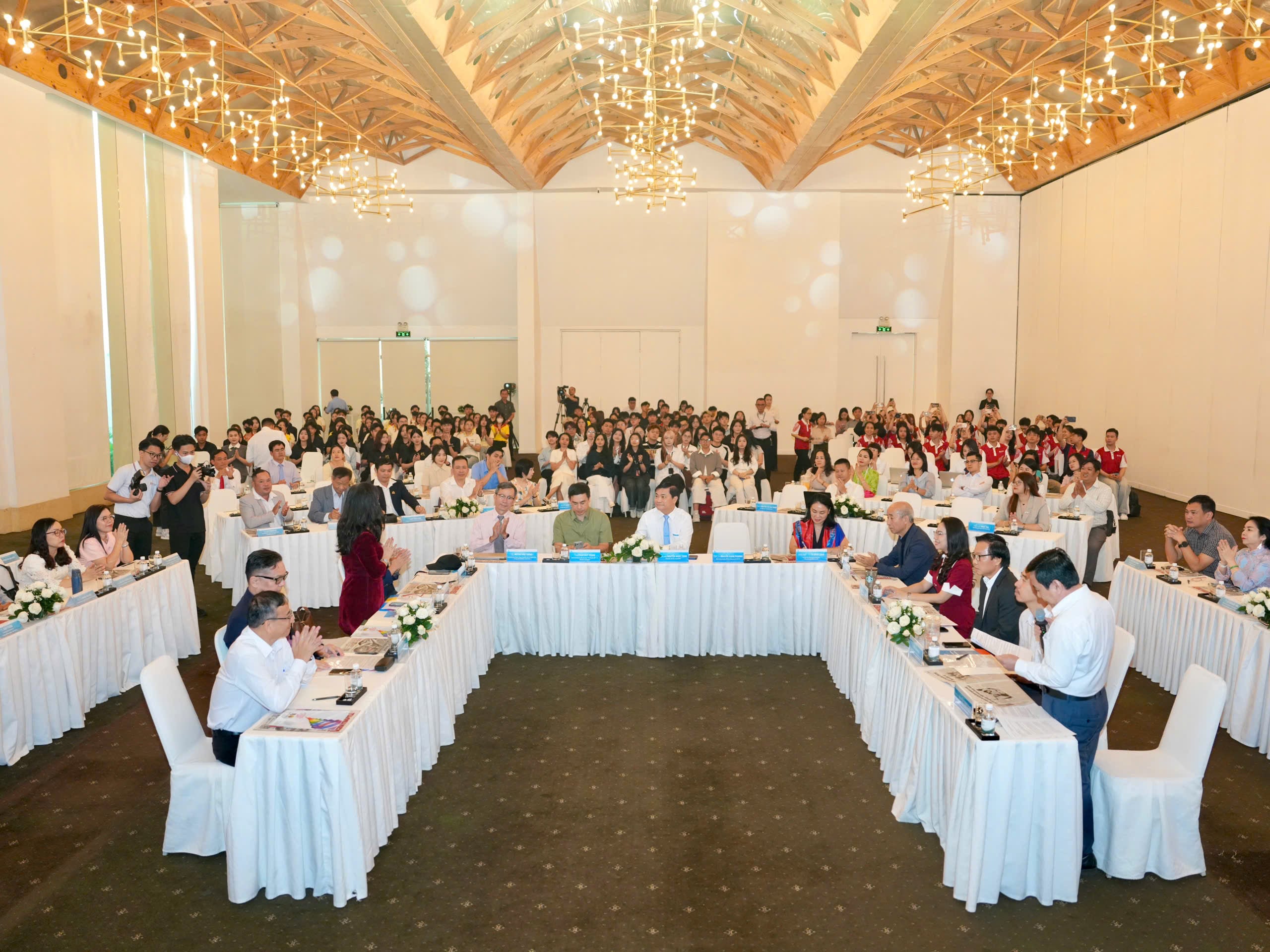 Gen Z, Alpha 'không đọc quá 3 dòng, xem quá 5s', thách thức người làm truyền thông - Ảnh 3.