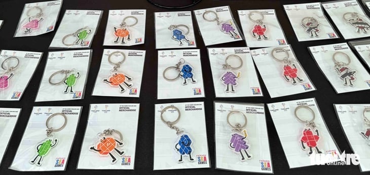 Đồ lưu niệm SEA Games 33 hút hàng - Ảnh 9.