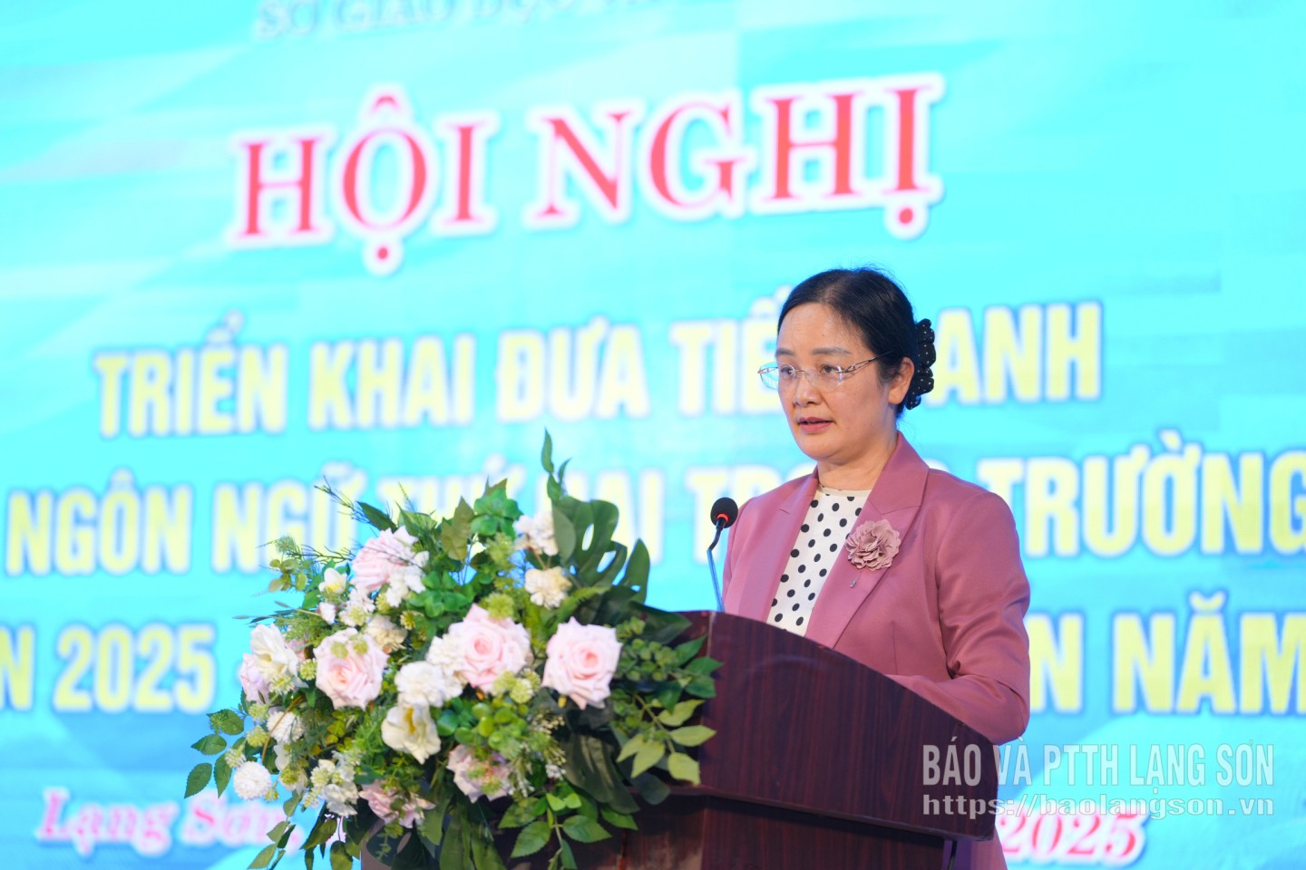 교육훈련부 장관들이 회의에서 연설했다.