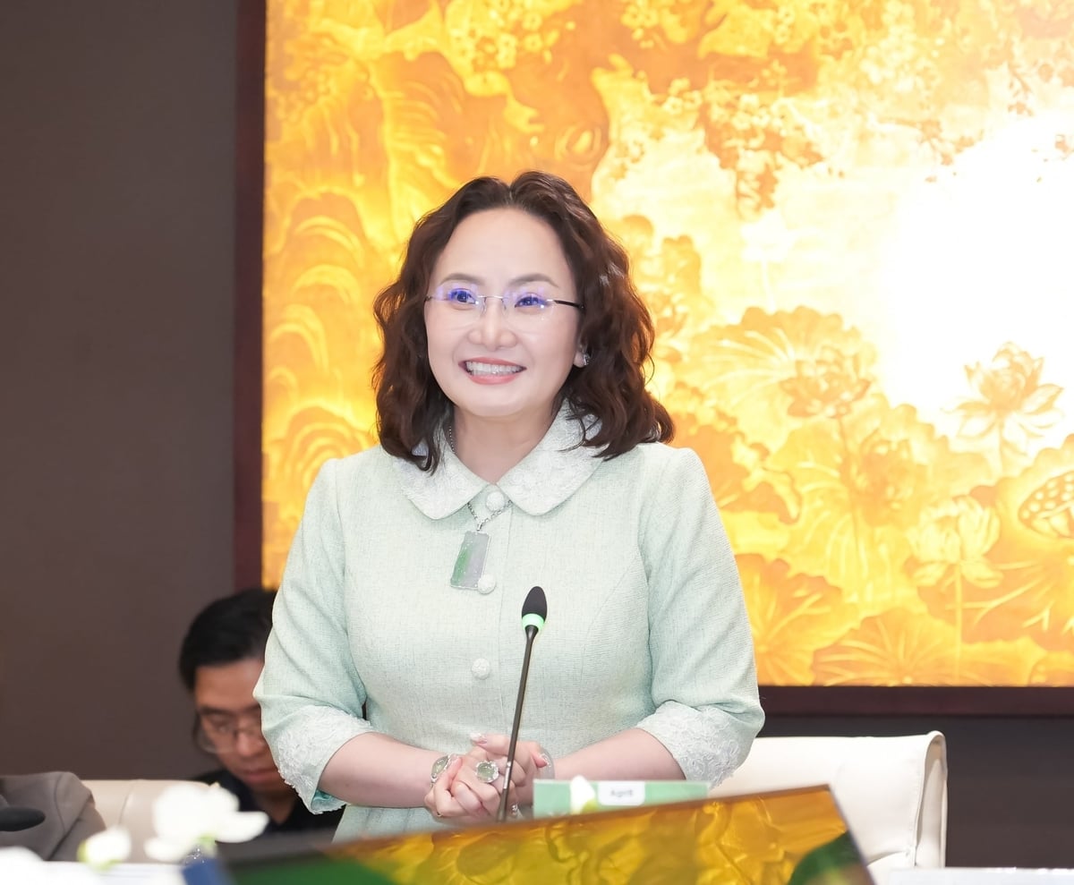 Fru Dang Huynh Uc My – ordförande för AgriS styrelse – talade om AgriS cirkulära jordbruksekosystem. Foto: LP. Bà Đặng Huỳnh Ức My - Chủ tịch HĐQT AgriS - phát biểu về hệ sinh thái nông nghiệp tuần hoàn của AgriS. Ảnh: LP.