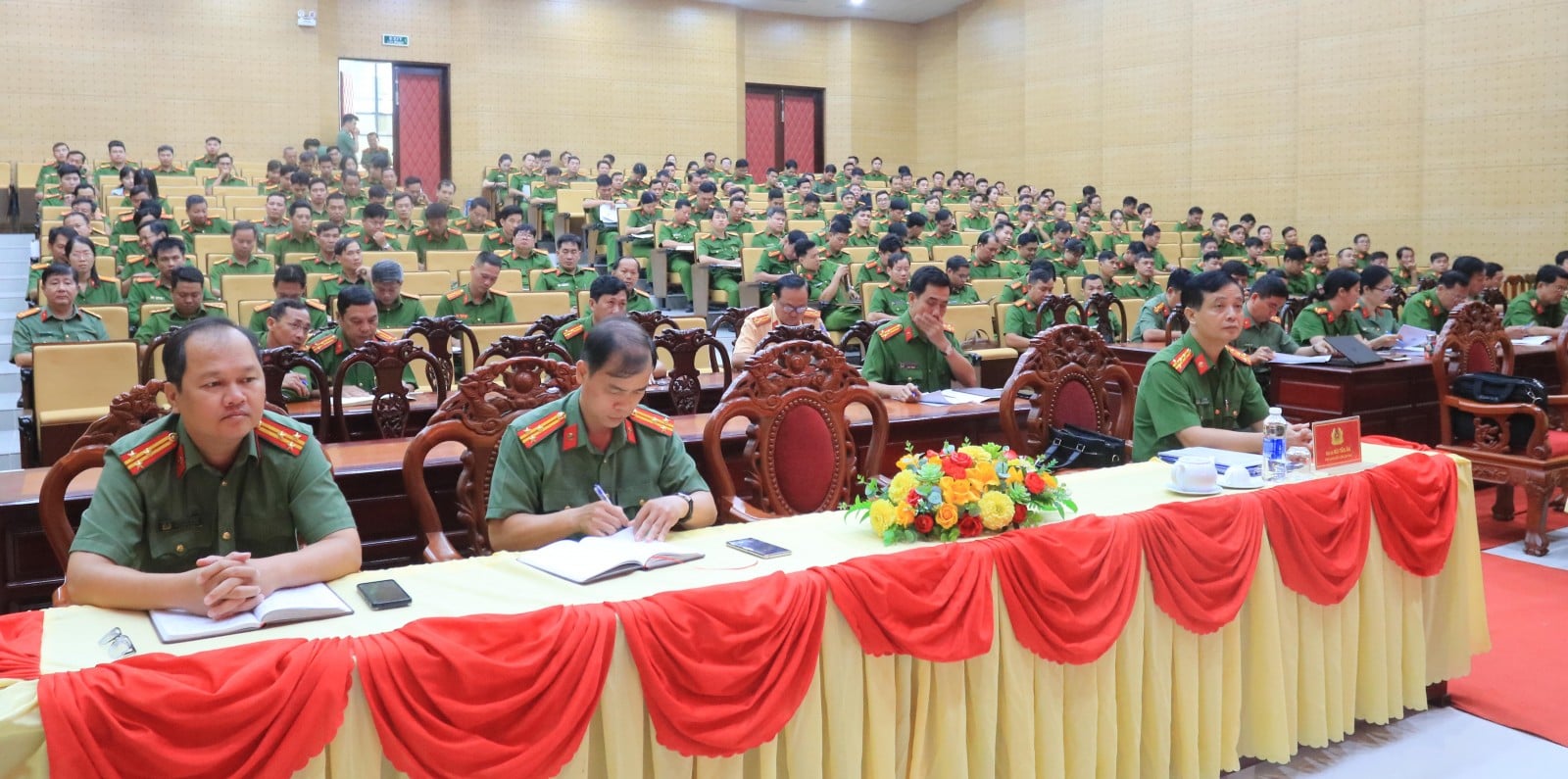 An Giang Provincial Police disseminated laws passed by the National Assembly at the 9th Session. Đại biểu tham dự hội nghị