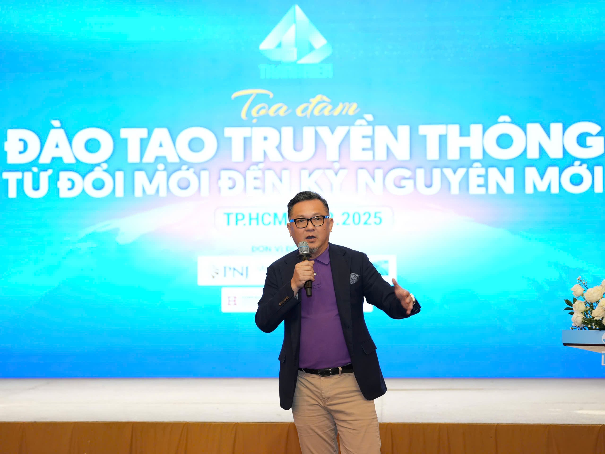 7 điều cần có ở người làm truyền thông thời AI - Ảnh 2.