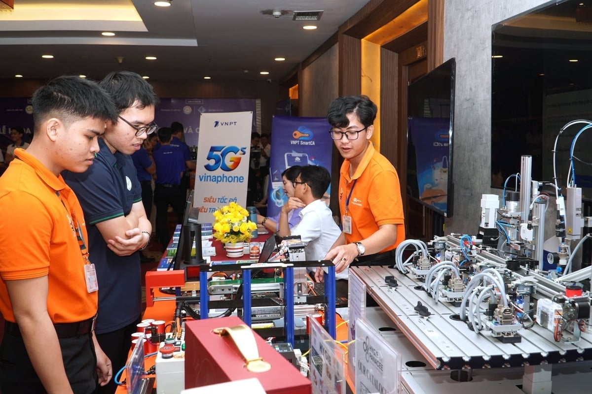 A cidade de Can Tho determinou que a transformação do modelo de crescimento deve se basear na ciência, tecnologia e inovação. Foto: Kim Anh. TP. Cần Thơ xác định, chuyển đổi mô hình tăng trưởng phải dựa vào khoa học công nghệ và đổi mới sáng tạo. Ảnh: Kim Anh.