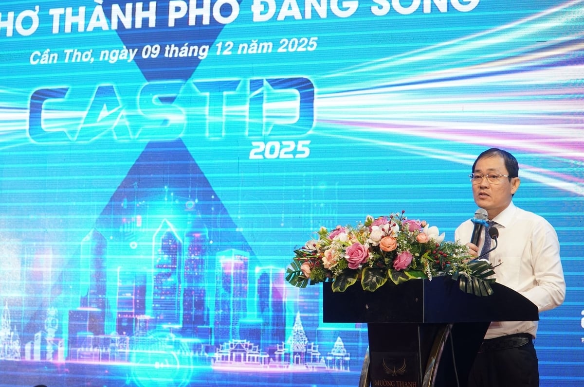 O Sr. Ngo Anh Tin, Diretor do Departamento de Ciência e Tecnologia da cidade de Can Tho, compartilhou as conquistas do setor durante a Semana de Ciência, Tecnologia, Inovação e Transformação Digital de Can Tho 2025. Foto: Kim Anh. Ông Ngô Anh Tín - Giám đốc Sở Khoa học và Công nghệ TP. Cần Thơ chia sẻ thành tựu của ngành tại Tuần lễ khoa học công nghệ, đổi mới sáng tạo và chuyển đổi số TP. Cần Thơ năm 2025. Ảnh: Kim Anh.