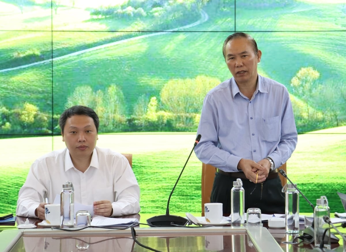 Ministrul adjunct Phung Duc Tien a declarat că, în urma implementării Rezoluției nr. 57-NQ/TW, Ministerul Agriculturii și Mediului a identificat implementarea Rezoluției nr. 57-NQ/TW ca fiind o sarcină cheie, transversală, în întregul sector. Foto: Nguyen Thuy. Thứ trưởng Phùng Đức Tiến cho biết, triển khai Nghị quyết số 57-NQ/TW, Bộ Nông nghiệp và Môi trường xác định việc triển khai Nghị quyết số 57-NQ/TW là nhiệm vụ trọng tâm, xuyên suốt trong toàn ngành. Ảnh: Nguyễn Thủy.