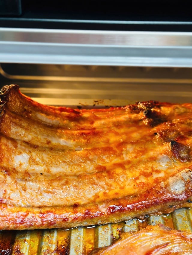 Restaurangstandardgrillade revben hemma: Hemligheten med att göra dem möra och väldoftande med bara en ångfritös - Bild 6. Sườn nướng chuẩn nhà hàng tại gia: Bí quyết mềm mọng, thơm lừng chỉ với nồi chiên hơi nước - Ảnh 6.