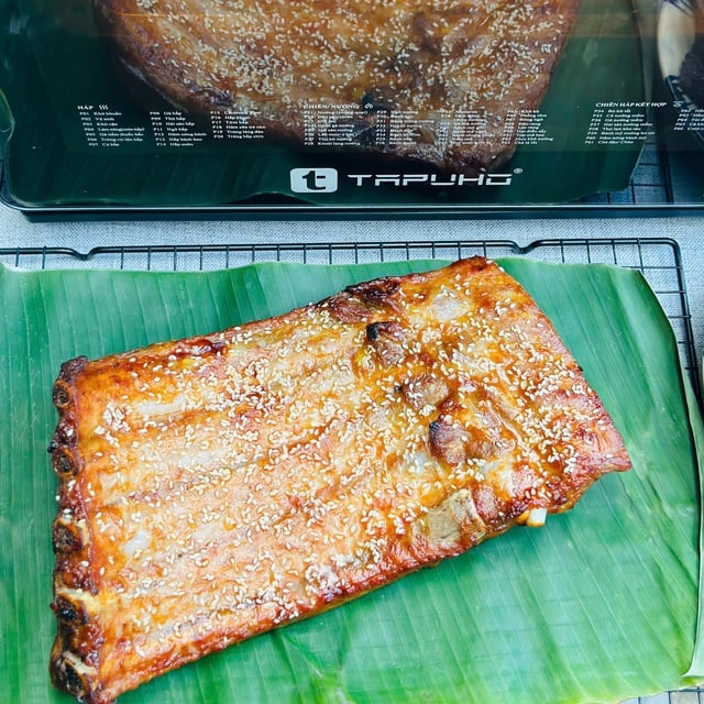 Restaurangstandardgrillade revben hemma: Hemligheten med att göra dem möra och väldoftande med bara en ångfritös - Bild 7. Sườn nướng chuẩn nhà hàng tại gia: Bí quyết mềm mọng, thơm lừng chỉ với nồi chiên hơi nước - Ảnh 7.