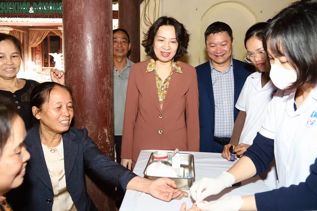 وزارت بهداشت از کار مراقبت از سالمندان در نین بین بازرسی میکند، بسیاری از وظایف مهم تعیین شده است - عکس ۵. Bộ Y tế kiểm tra công tác người cao tuổi tại Ninh Bình, nhiều nhiệm vụ quan trọng được đặt ra- Ảnh 5.