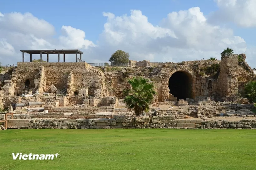 Cesareia – Herança Romana na Costa Mediterrânea de Israel Cesarea – Di sản La Mã bên bờ Địa Trung Hải Israel