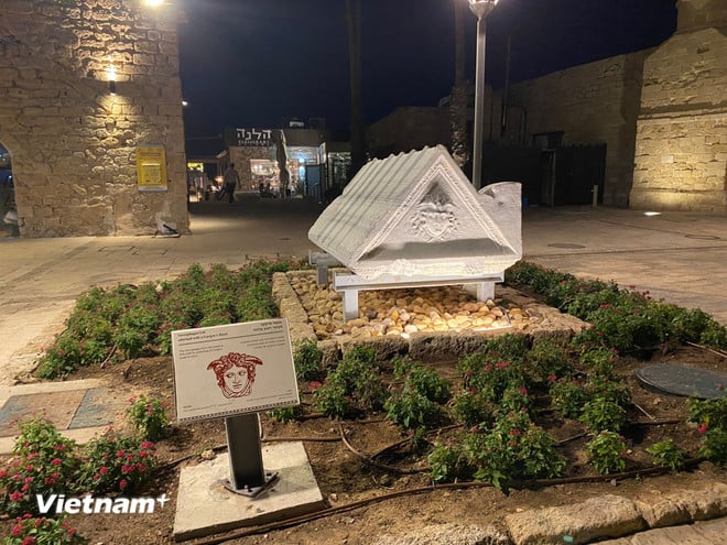 Cesareia – Herança Romana na Costa Mediterrânea de Israel Cesarea – Di sản La Mã bên bờ Địa Trung Hải Israel