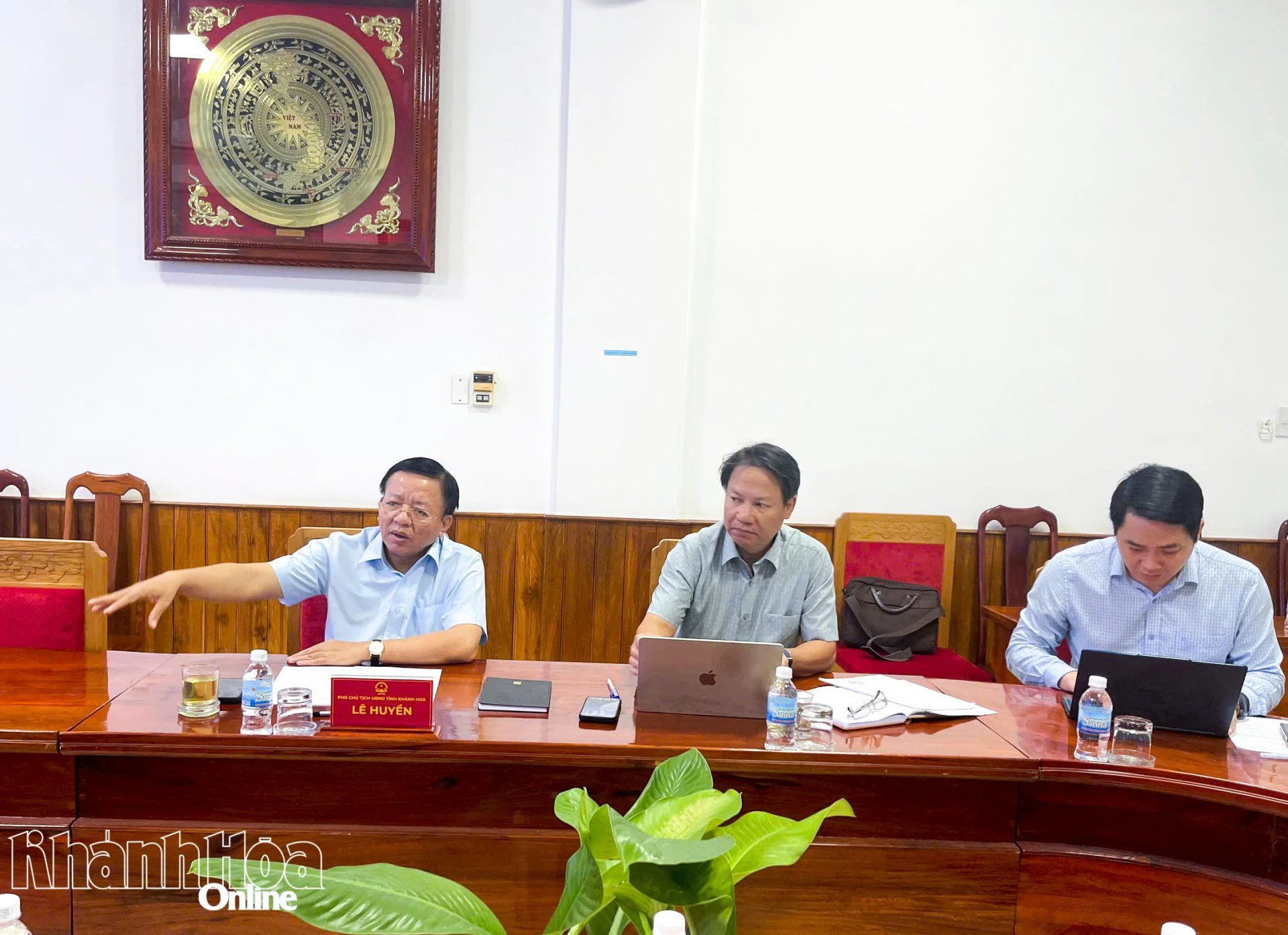 Comrade Le Huyen chaired the meeting.