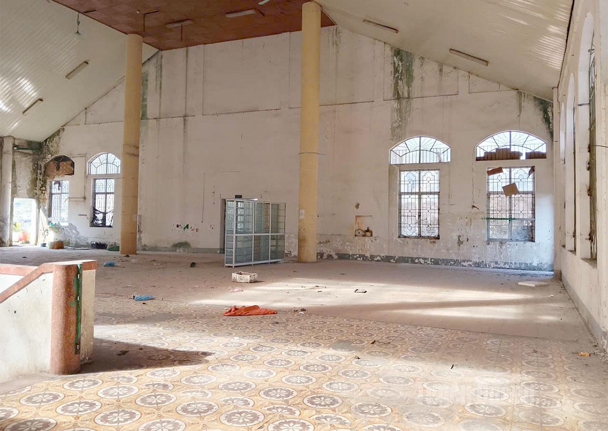 Lantai 3 pasar sentral distrik Ha Giang 1 sekarang... terbengkalai.