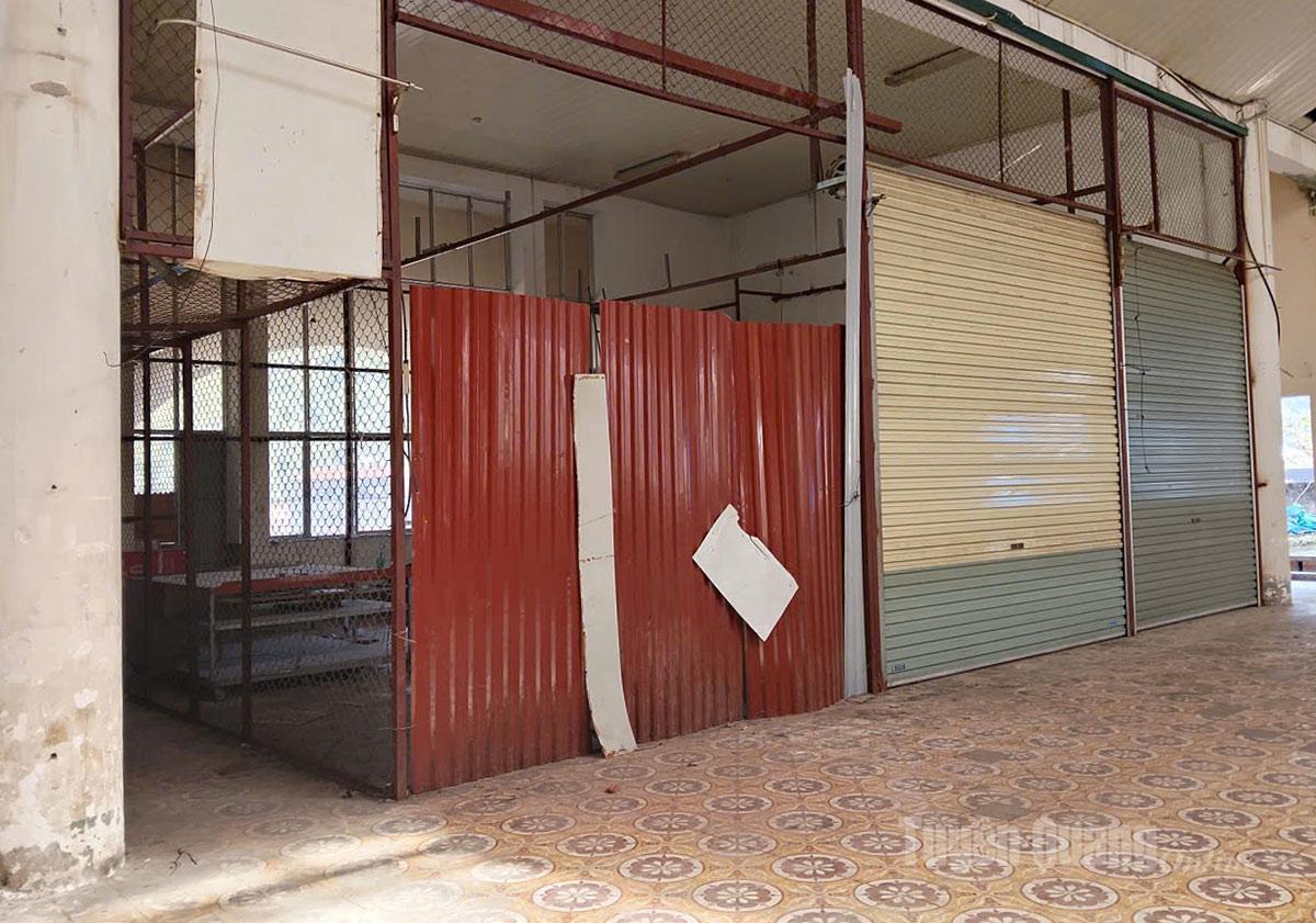 Banyak kios yang tutup atau tidak lagi menyewakan kios.