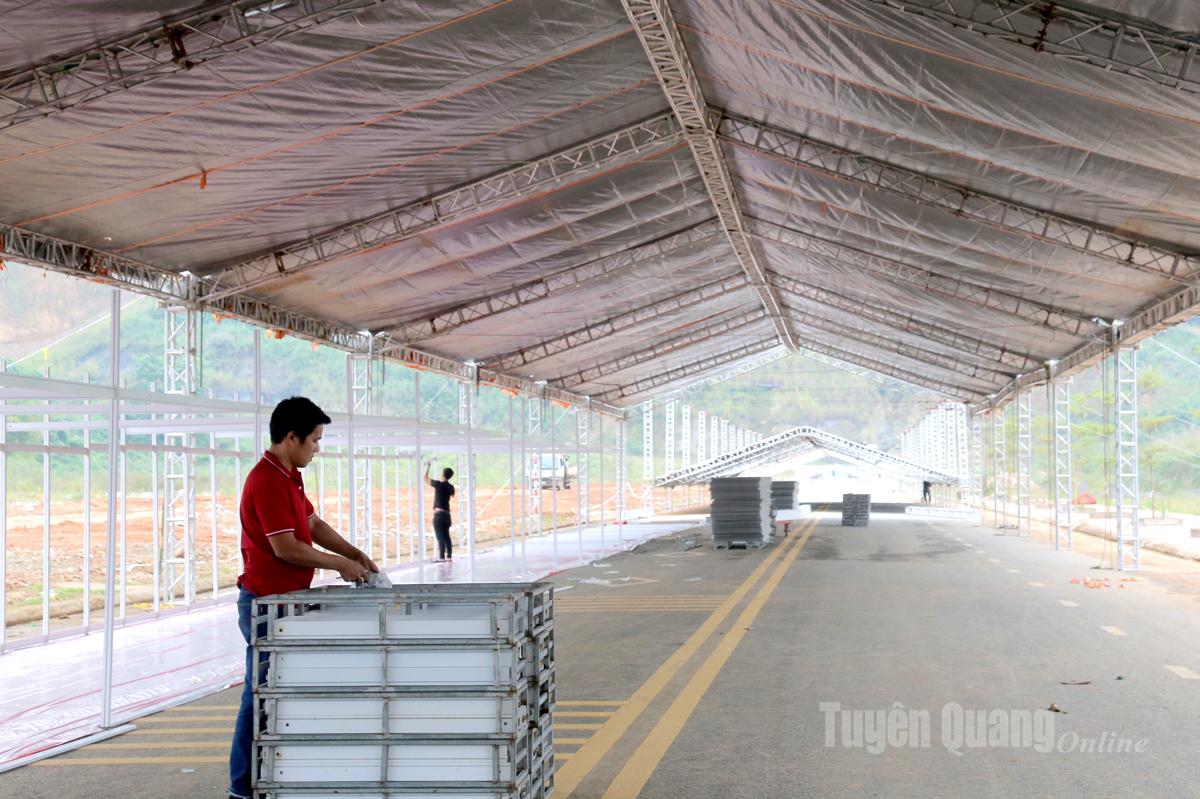 De standdaken zijn voor meer dan 70% voltooid.